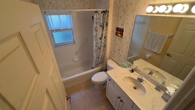 5653 Greenwood Cir, Naples, FL 34112 - photo 3