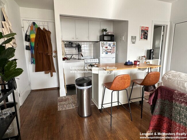 21 Mount Vernon Square unit 502, Boston, MA 02108 - photo 5