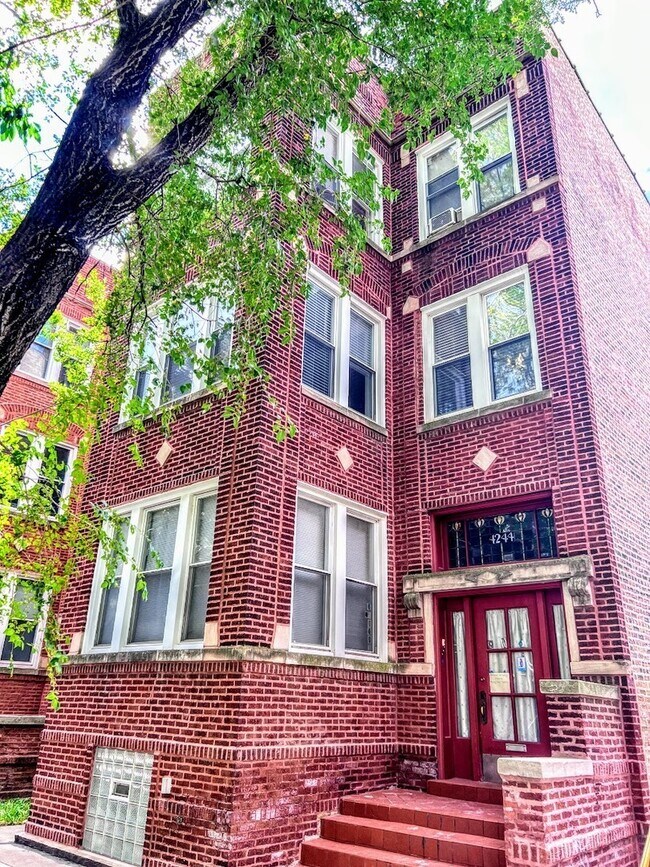 4244 N Spaulding Ave Unit 3, Chicago, IL 60618