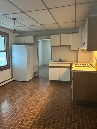 633 Carmalt St, Dickson City, PA 18519