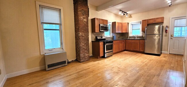 137 Park St unit 4, Burlington, VT 05401 - photo 3