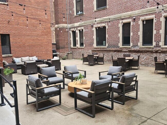 Dahlman Flats Apartments, Omaha, NE 68108 - photo 5