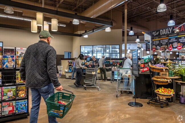 Carver Ridge residents frequent Lunds & Byerlys for their groceries.
