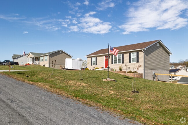 Single-story colonials make up much of Maurertown's new construction.