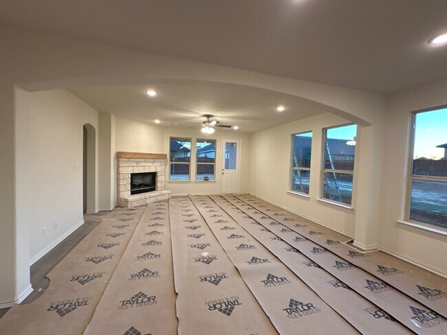 1240 Sabine River Ln, Springtown, TX 76082 - photo 5