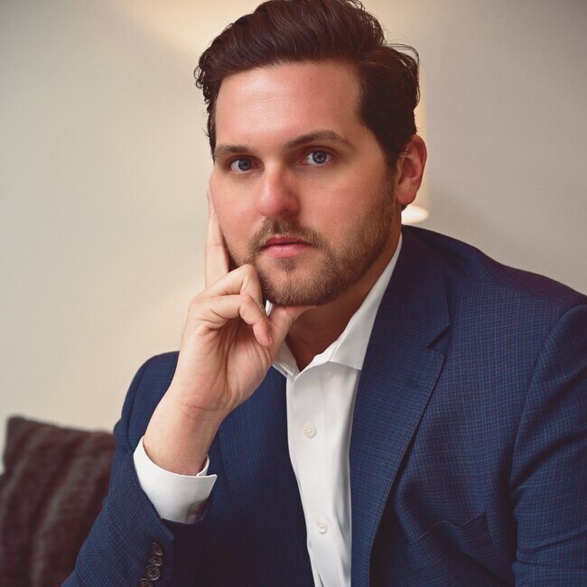 Agent Photo
