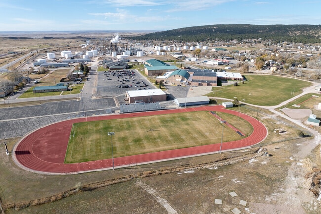 Comprehensive K–12 learning in a single Newcastle school location.