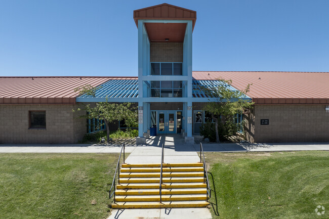 The front entrance to Alice L Smith Elementary School.