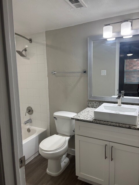 2010 Estrada Pkwy unit 12-104, Irving, TX 75061 - photo 4