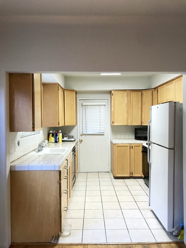 910 Robinson St unit 910, Los Angeles, CA 90026 - photo 7