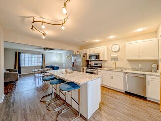 8616 Hickory Ave, Crystal Lake, IL 60014