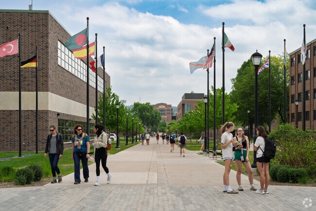 The University of Wisconsin-La Crosse is a walkable destination for those living in Grandview Emerson.