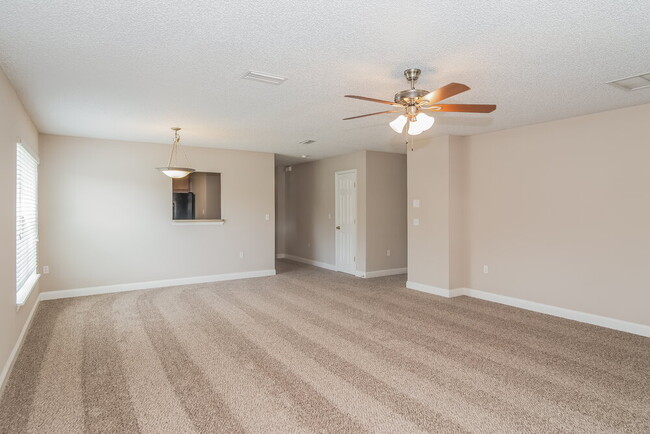 1919 Raising Hill Dr, Jacksonville, FL 32210 - photo 4