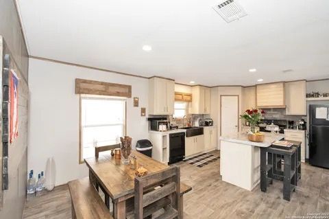 70 Gallinas Crk Rd, Pleasanton, TX 78064 - photo 5