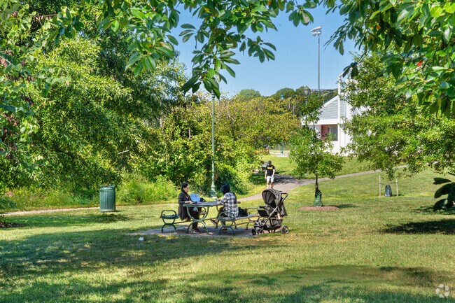 Bren Brenman Park has ample space for picnics, relaxation, and games.