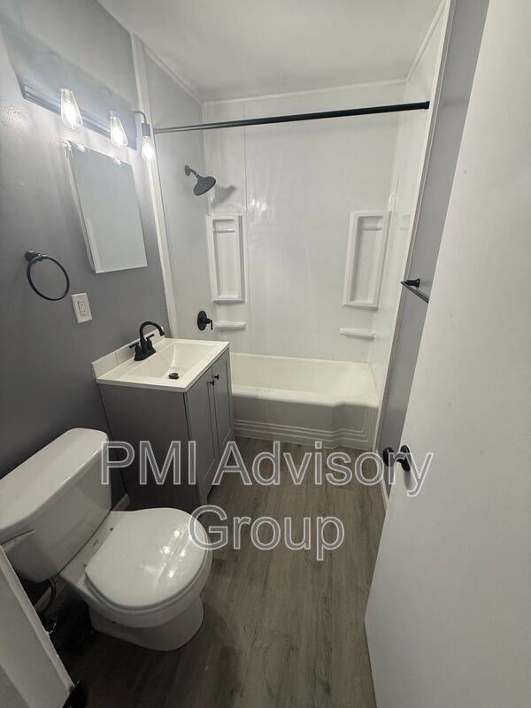 3523 SW 9th St, Topeka, KS 66606 - photo 4