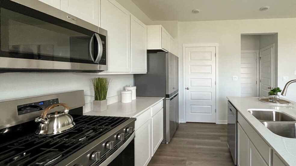 1038 Emerald Dr, Montgomery, IL 60538 - photo 1