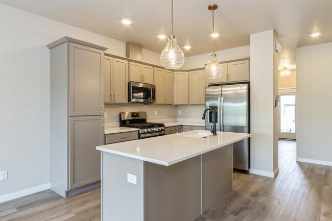 1025 Switchgrass Ln, Ely, IA 52227 - photo 6