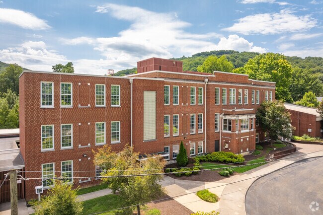 Crystal Springs Elementary School has around 315 students receiving B+ rated education.