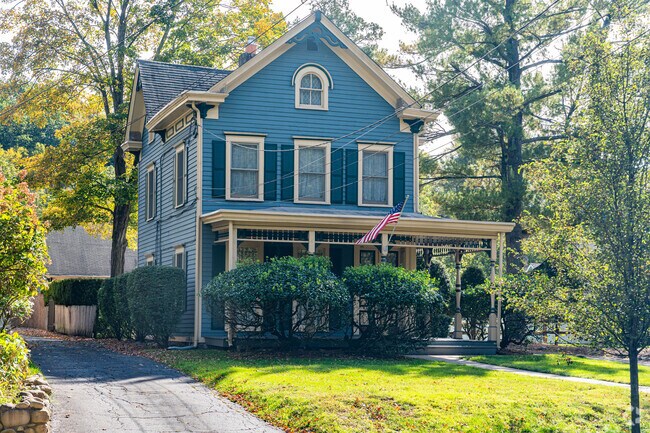 Various home styles from classic to modern can be found in Oakland.