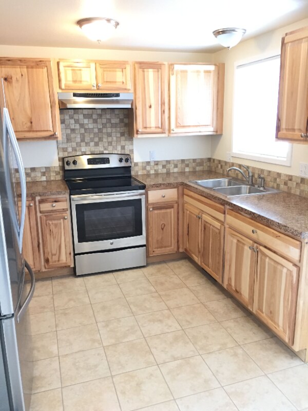 1015 Roosevelt Ave unit B, Loveland, CO 80537 - photo 2