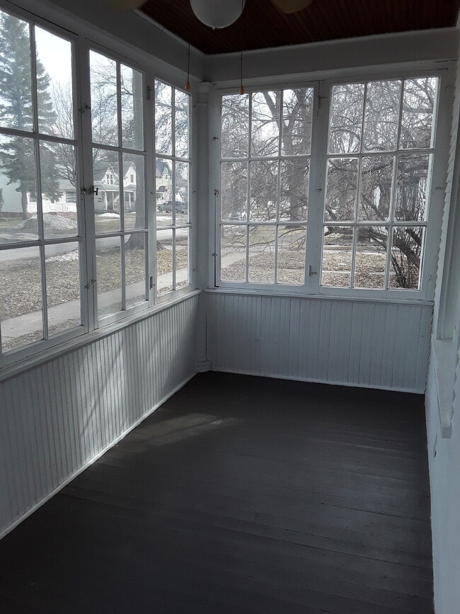 802 Cherry St, Grand Forks, ND 58201 - photo 2