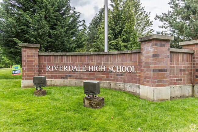 Riverdale High School serves grades 9-12 on SW Terwilliger Blvd in Portland.