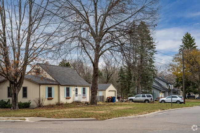Cape cod homes are scattered throughout Beaver Lake.