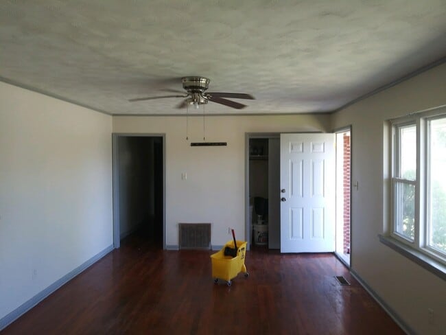 309 Tedford St unit 309 Tedford St Apt A, Tupelo, MS 38801 - photo 5