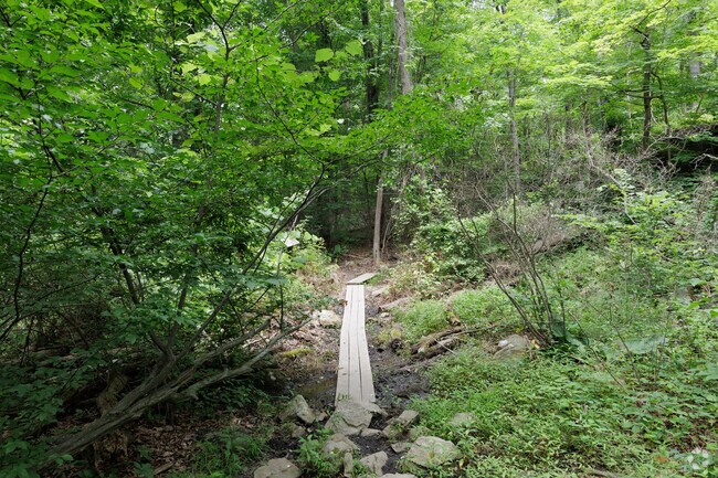 Apshawa Preserve has 5 miles of hiking trails.
