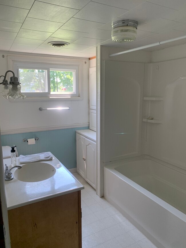 608 Wilson St, Newton, IL 62448 - photo 6