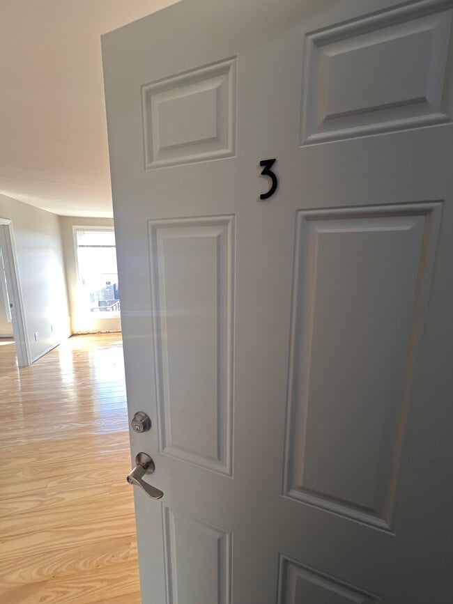 35 N Colony St unit 3, Wallingford, CT 06492 - photo 2