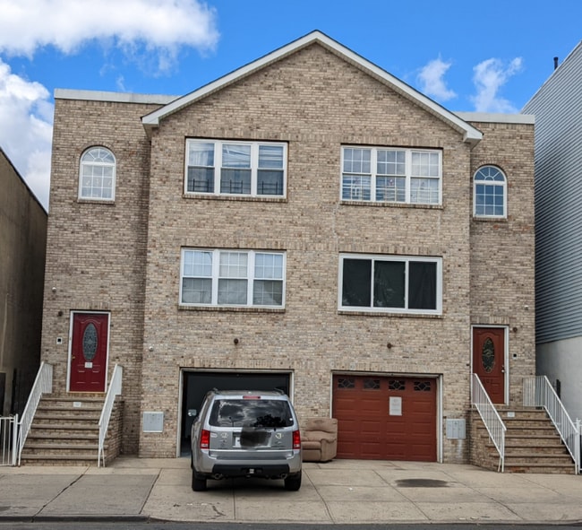 601 Ocean Ave unit 3, Jersey City, NJ 07305 - photo 2