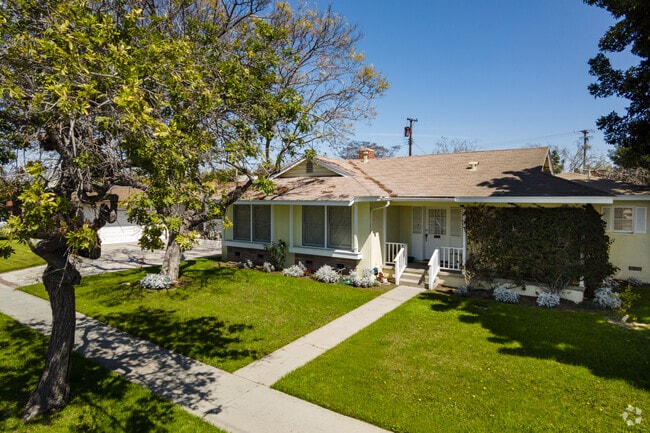 Plaza’s traditional homes include ranches and bungalows from various eras.
