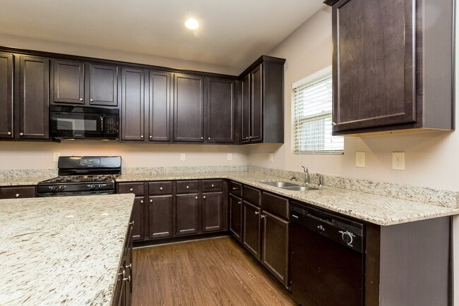 261 Chandler Bluff Ct SE, Grayson, GA 30017 - photo 4