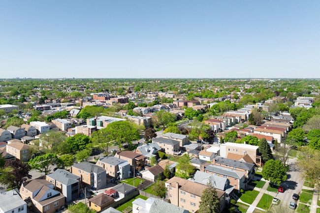 Jefferson Park has a comfortable population of 26,000 residents.