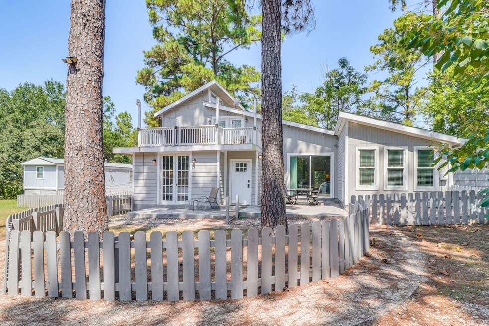 372 Plum St, Bastrop, TX 78602 - photo 1