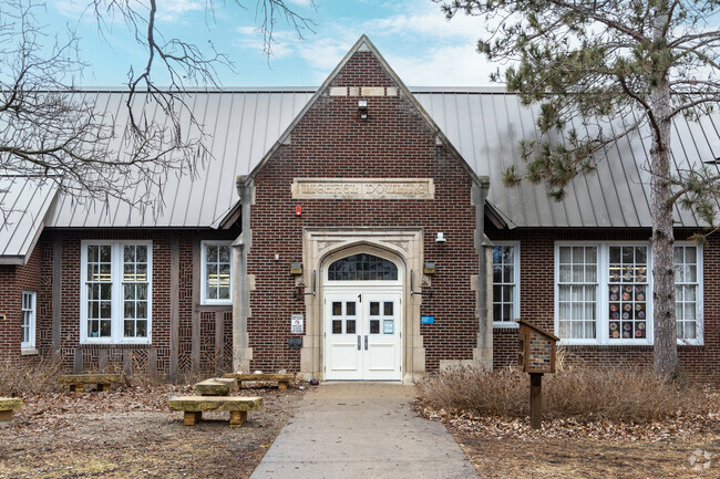 Dowling Elementary School serves children in grades k through 5.