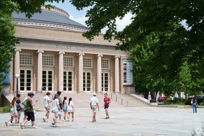 Close to East Ithaca is the Ivy League institution known as Cornell University.