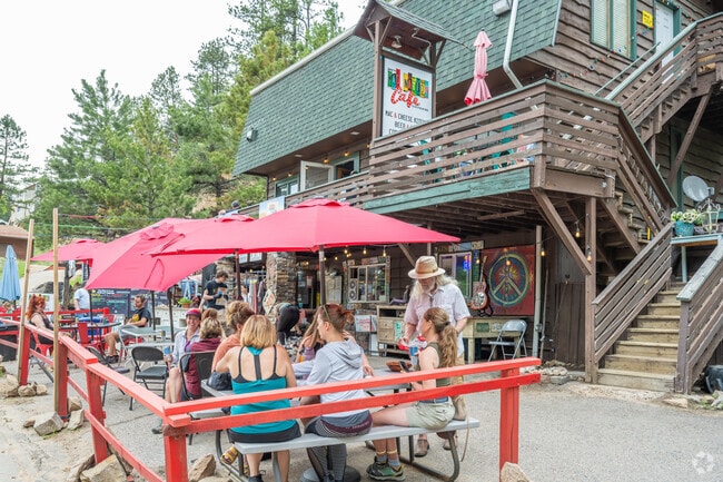 Homestead residents dine at Mac Cafe Nation for its famous variety of mac and cheese dishes and other comfort fare.