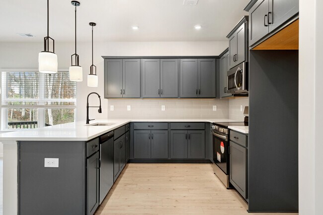 8828 Meadowvale Ct, Ooltewah, TN 37363 - photo 7