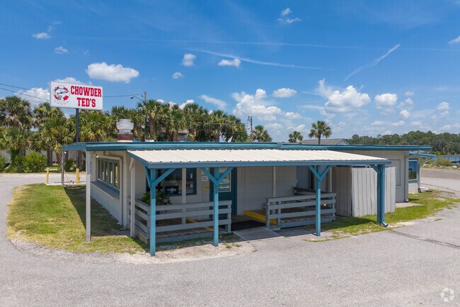 Chowder Ted’s is a popular dining spots for fresh seafood in The Islands.