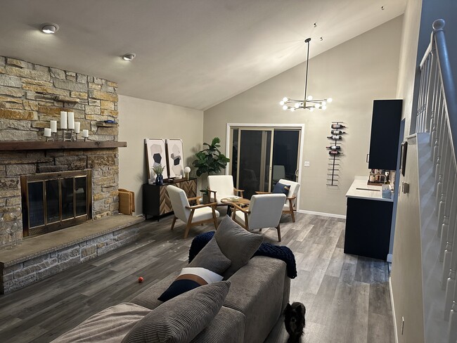 4646 S 124th St, Greenfield, WI 53228 - photo 5