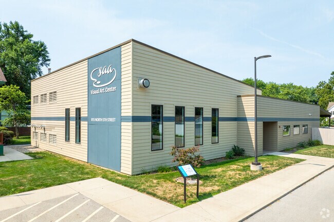 The Edwards Place home is run by a local nonprofit, the Springfield Art Association (SAA).