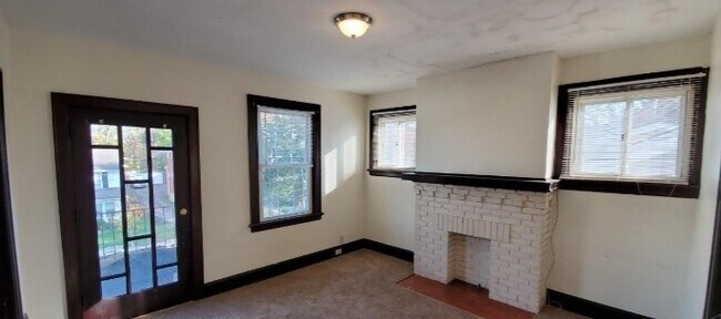 1031 Lockman Ave unit 2, Cincinnati, OH 45238 - photo 5