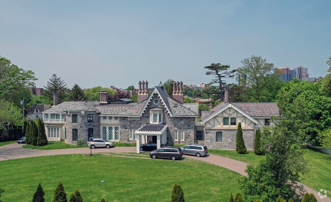 The neighborhood’s real estate market is thriving, with median home prices around $1.6M and strong buyer demand.