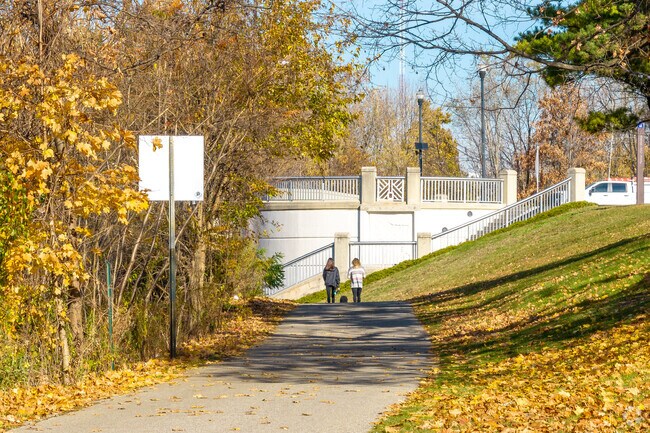 The residents of Tri-Village have an easy access to Olentangy Trail that runs along the river.