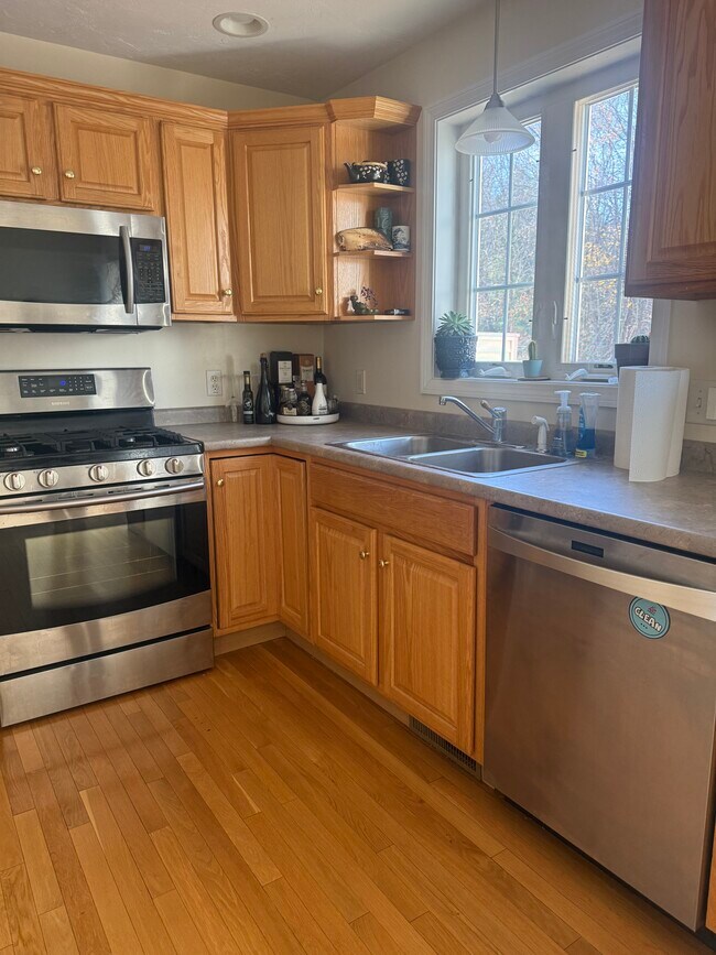 35 Fredonian St unit G, Shirley, MA 01464 - photo 3