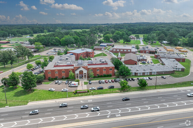 Richland High School is apart of the Rankin County School District.