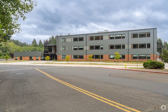 Astoria Middle School earns a B on Niche.